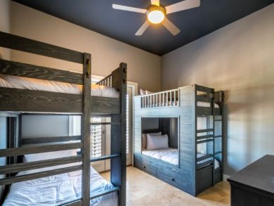 Bedroom - Bunk beds
